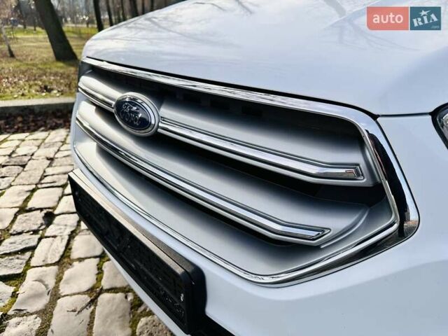 Білий Форд Куга, об'ємом двигуна 2 л та пробігом 140 тис. км за 18500 $, фото 16 на Automoto.ua