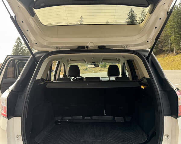 Білий Форд Куга, об'ємом двигуна 1.5 л та пробігом 125 тис. км за 14500 $, фото 15 на Automoto.ua