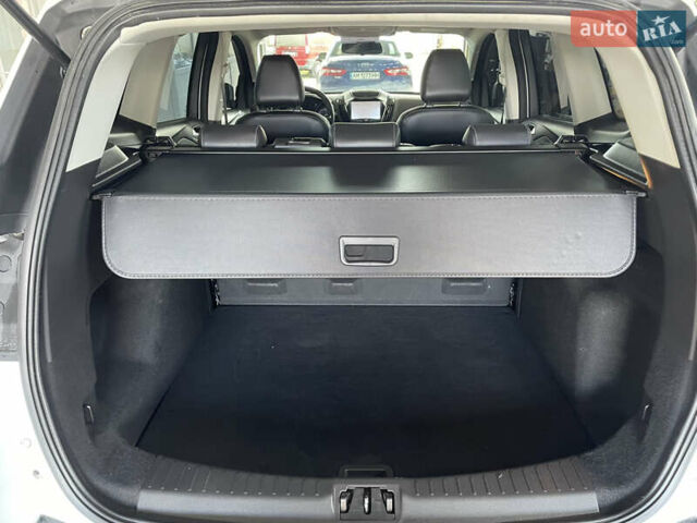 Белый Форд Куга, объемом двигателя 2 л и пробегом 197 тыс. км за 17200 $, фото 6 на Automoto.ua