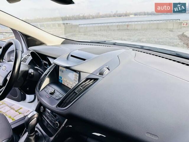 Білий Форд Куга, об'ємом двигуна 2 л та пробігом 140 тис. км за 18500 $, фото 77 на Automoto.ua