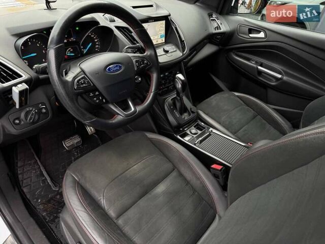 Белый Форд Куга, объемом двигателя 2 л и пробегом 184 тыс. км за 18700 $, фото 30 на Automoto.ua