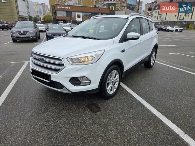 Форд Куга 2019 в Киеве на Automoto.ua Белый Форд Куга, объемом двигателя 2 л и пробегом 133 тыс. км за 19500 $, фото 6 на Automoto.ua