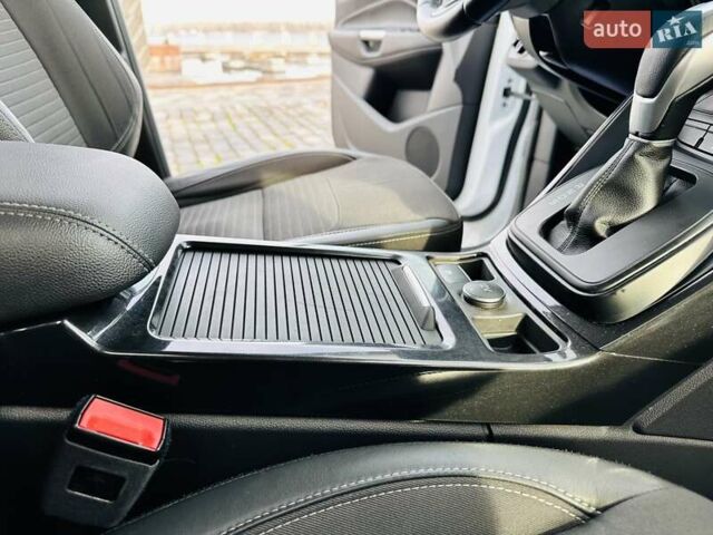 Білий Форд Куга, об'ємом двигуна 2 л та пробігом 140 тис. км за 18500 $, фото 74 на Automoto.ua