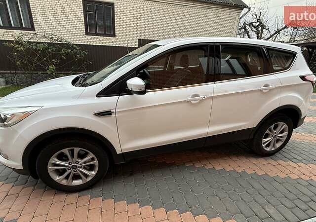 Білий Форд Куга, об'ємом двигуна 2 л та пробігом 187 тис. км за 16963 $, фото 3 на Automoto.ua