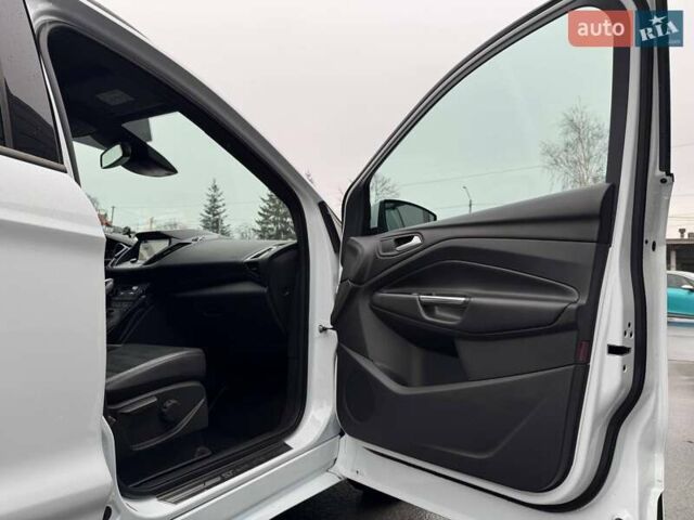 Белый Форд Куга, объемом двигателя 2 л и пробегом 184 тыс. км за 18700 $, фото 64 на Automoto.ua