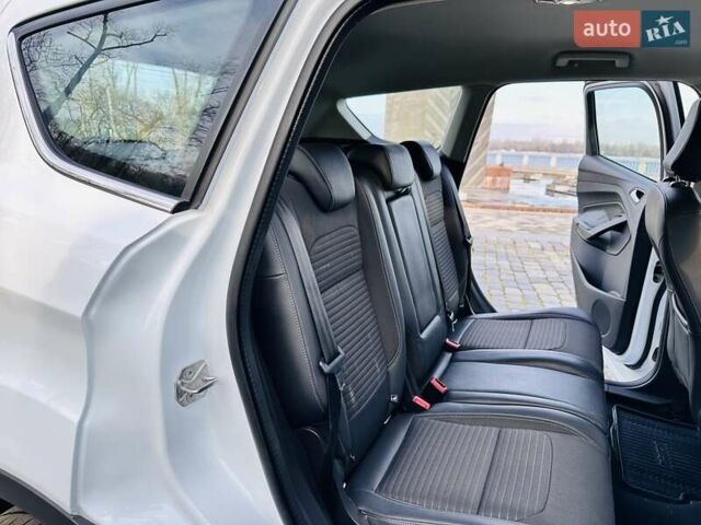 Білий Форд Куга, об'ємом двигуна 2 л та пробігом 140 тис. км за 18500 $, фото 64 на Automoto.ua