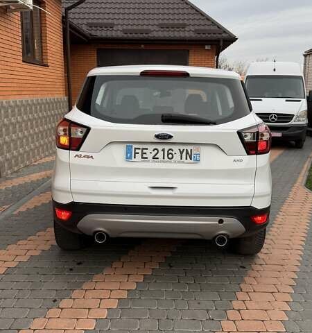 Білий Форд Куга, об'ємом двигуна 2 л та пробігом 187 тис. км за 16963 $, фото 4 на Automoto.ua