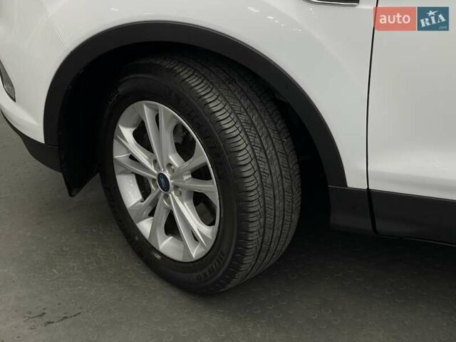 Білий Форд Куга, об'ємом двигуна 2 л та пробігом 45 тис. км за 23104 $, фото 8 на Automoto.ua