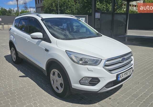 Белый Форд Куга, объемом двигателя 1.5 л и пробегом 136 тыс. км за 16600 $, фото 2 на Automoto.ua