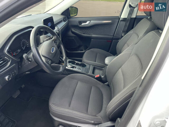 Белый Форд Куга, объемом двигателя 2 л и пробегом 85 тыс. км за 24000 $, фото 17 на Automoto.ua