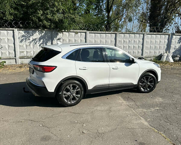 Білий Форд Куга, об'ємом двигуна 1.5 л та пробігом 144 тис. км за 21900 $, фото 9 на Automoto.ua