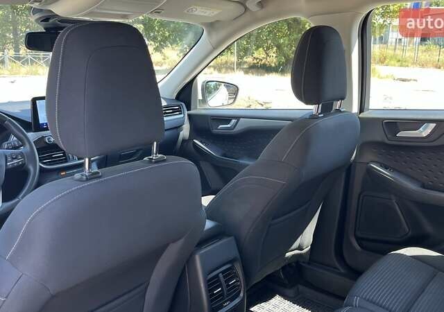 Белый Форд Куга, объемом двигателя 1.5 л и пробегом 86 тыс. км за 22500 $, фото 9 на Automoto.ua