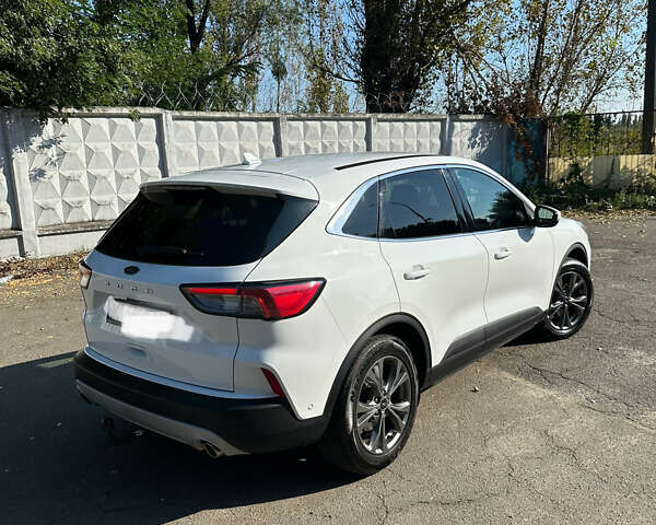 Білий Форд Куга, об'ємом двигуна 1.5 л та пробігом 144 тис. км за 21900 $, фото 11 на Automoto.ua