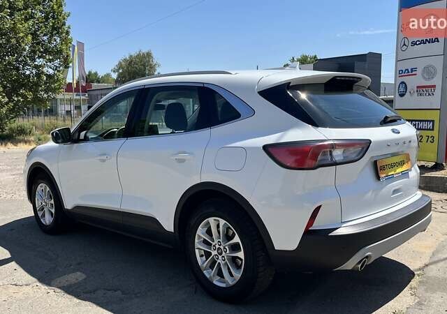 Белый Форд Куга, объемом двигателя 1.5 л и пробегом 86 тыс. км за 22500 $, фото 5 на Automoto.ua
