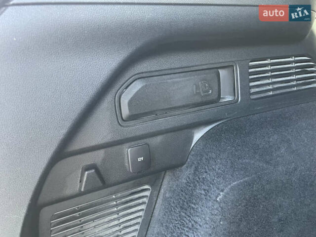 Белый Форд Куга, объемом двигателя 2 л и пробегом 85 тыс. км за 24000 $, фото 23 на Automoto.ua