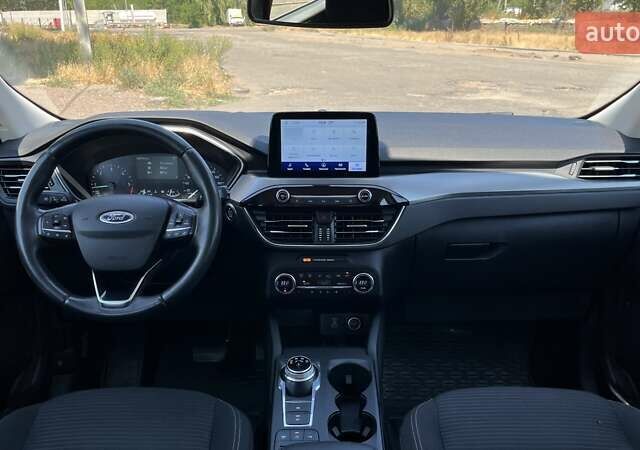 Белый Форд Куга, объемом двигателя 1.5 л и пробегом 86 тыс. км за 22500 $, фото 12 на Automoto.ua