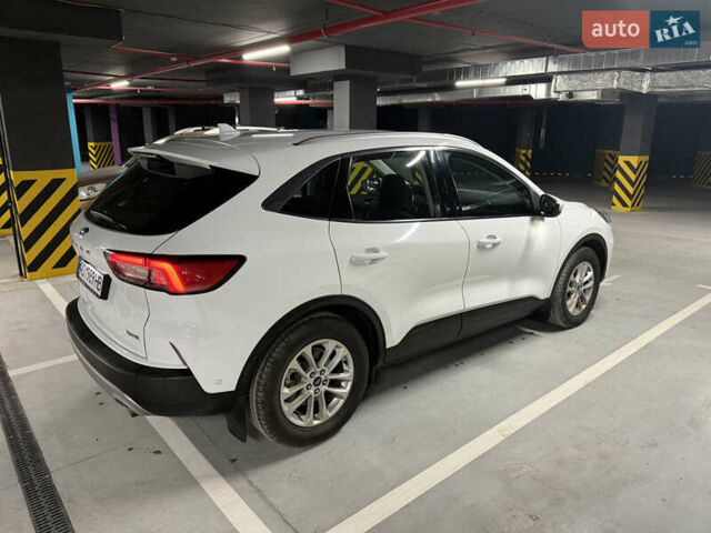 Белый Форд Куга, объемом двигателя 2 л и пробегом 60 тыс. км за 26000 $, фото 4 на Automoto.ua