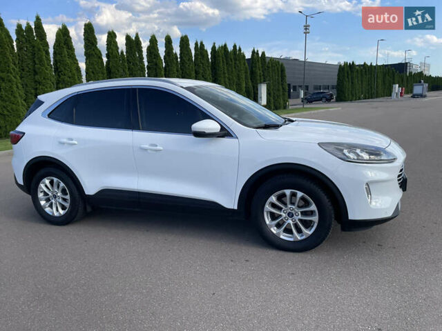 Белый Форд Куга, объемом двигателя 2 л и пробегом 85 тыс. км за 24000 $, фото 3 на Automoto.ua