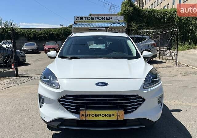 Белый Форд Куга, объемом двигателя 1.5 л и пробегом 86 тыс. км за 22500 $, фото 1 на Automoto.ua