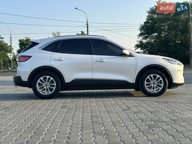 Білий Форд Куга, об'ємом двигуна 2 л та пробігом 66 тис. км за 26800 $, фото 5 на Automoto.ua