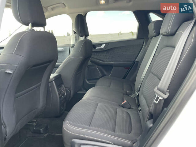 Белый Форд Куга, объемом двигателя 2 л и пробегом 85 тыс. км за 24000 $, фото 20 на Automoto.ua