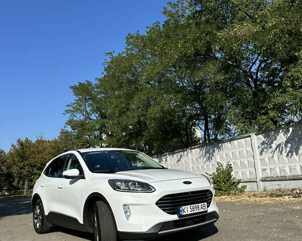 Білий Форд Куга, об'ємом двигуна 1.5 л та пробігом 144 тис. км за 21900 $, фото 7 на Automoto.ua