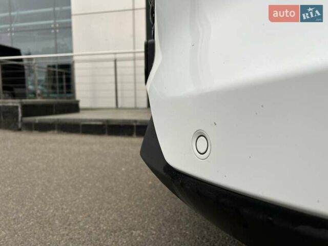 Белый Форд Куга, объемом двигателя 2 л и пробегом 91 тыс. км за 23800 $, фото 10 на Automoto.ua