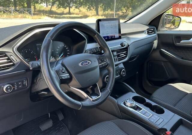 Белый Форд Куга, объемом двигателя 1.5 л и пробегом 86 тыс. км за 22500 $, фото 8 на Automoto.ua