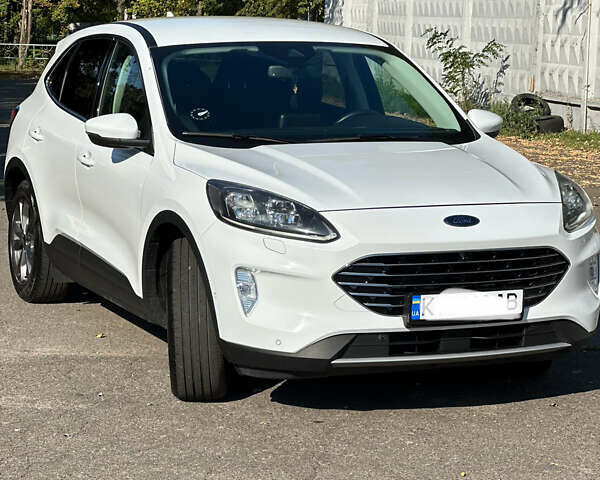 Білий Форд Куга, об'ємом двигуна 1.5 л та пробігом 144 тис. км за 21900 $, фото 1 на Automoto.ua