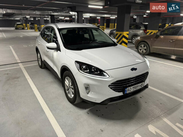 Белый Форд Куга, объемом двигателя 2 л и пробегом 60 тыс. км за 26000 $, фото 2 на Automoto.ua