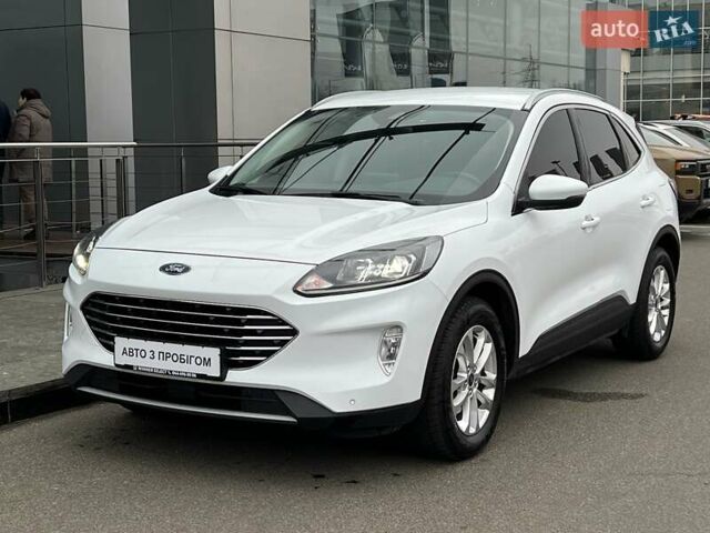 Белый Форд Куга, объемом двигателя 2 л и пробегом 91 тыс. км за 23800 $, фото 2 на Automoto.ua