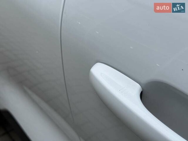 Белый Форд Куга, объемом двигателя 2 л и пробегом 94 тыс. км за 24300 $, фото 9 на Automoto.ua