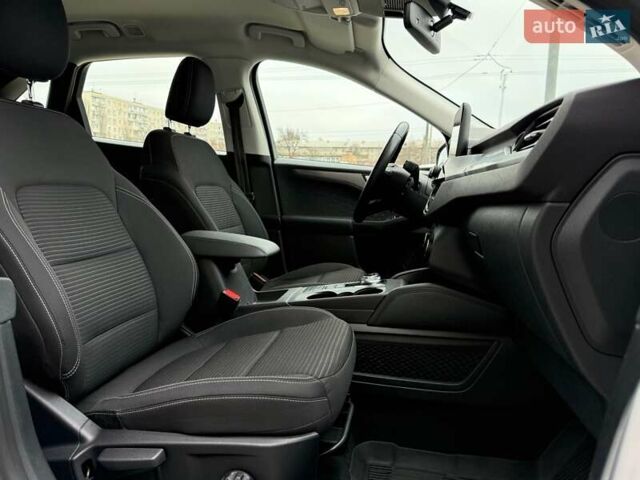 Белый Форд Куга, объемом двигателя 2 л и пробегом 94 тыс. км за 24300 $, фото 16 на Automoto.ua