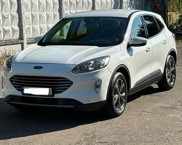 Білий Форд Куга, об'ємом двигуна 1.5 л та пробігом 144 тис. км за 21900 $, фото 27 на Automoto.ua