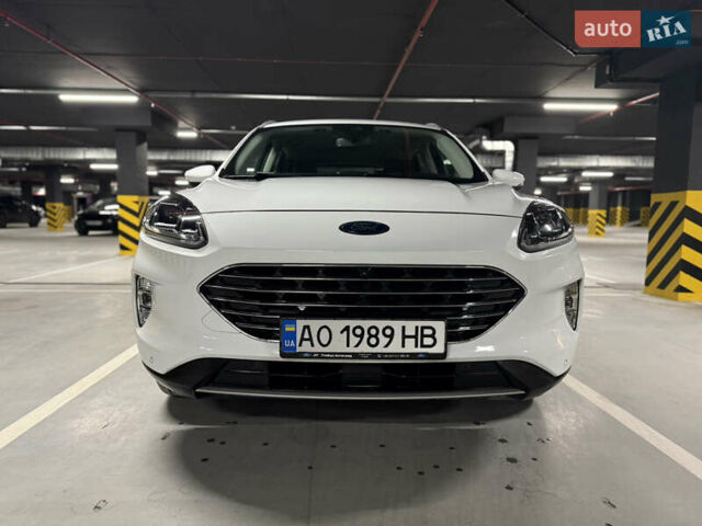 Белый Форд Куга, объемом двигателя 2 л и пробегом 60 тыс. км за 26000 $, фото 1 на Automoto.ua