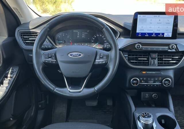 Белый Форд Куга, объемом двигателя 1.5 л и пробегом 86 тыс. км за 22500 $, фото 17 на Automoto.ua