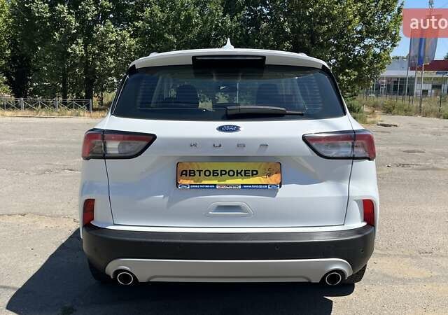 Белый Форд Куга, объемом двигателя 1.5 л и пробегом 86 тыс. км за 22500 $, фото 7 на Automoto.ua