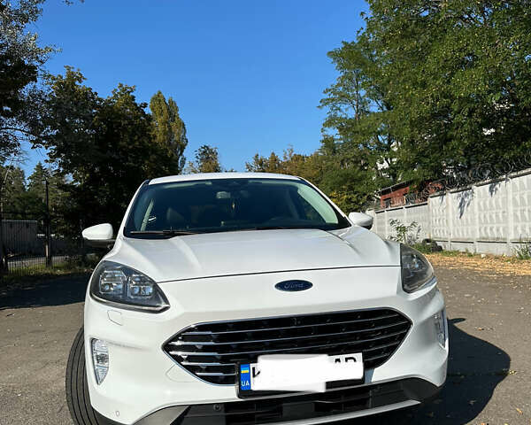 Білий Форд Куга, об'ємом двигуна 1.5 л та пробігом 144 тис. км за 21900 $, фото 4 на Automoto.ua