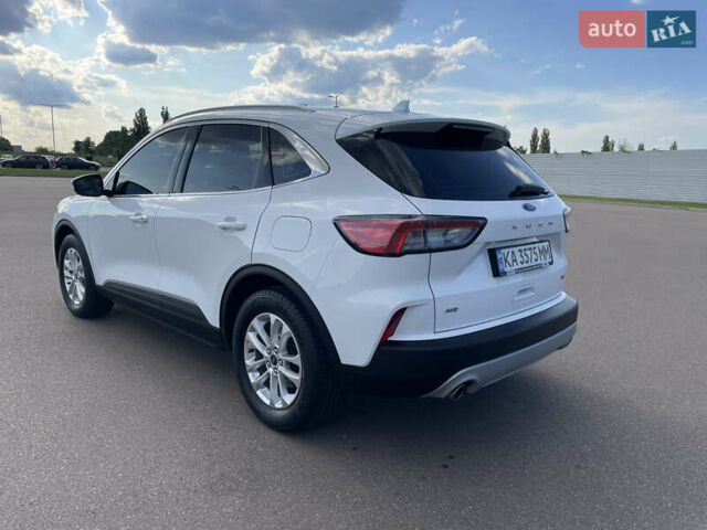 Белый Форд Куга, объемом двигателя 2 л и пробегом 85 тыс. км за 24000 $, фото 6 на Automoto.ua