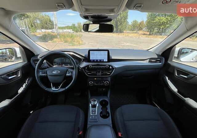 Белый Форд Куга, объемом двигателя 1.5 л и пробегом 86 тыс. км за 22500 $, фото 15 на Automoto.ua