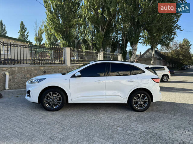 Белый Форд Куга, объемом двигателя 1.5 л и пробегом 53 тыс. км за 24999 $, фото 12 на Automoto.ua