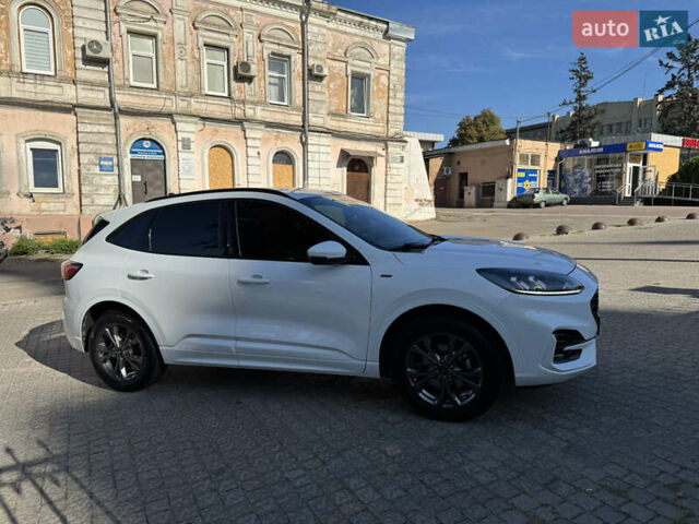 Белый Форд Куга, объемом двигателя 1.5 л и пробегом 53 тыс. км за 24999 $, фото 5 на Automoto.ua