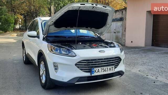 Белый Форд Куга, объемом двигателя 1.5 л и пробегом 59 тыс. км за 22500 $, фото 12 на Automoto.ua