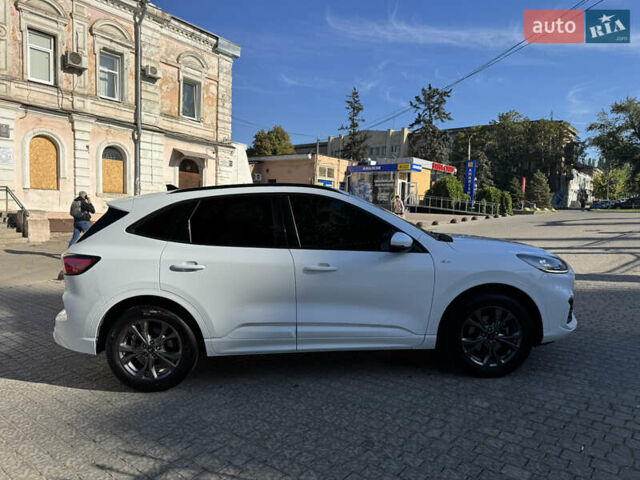 Белый Форд Куга, объемом двигателя 1.5 л и пробегом 53 тыс. км за 24999 $, фото 6 на Automoto.ua