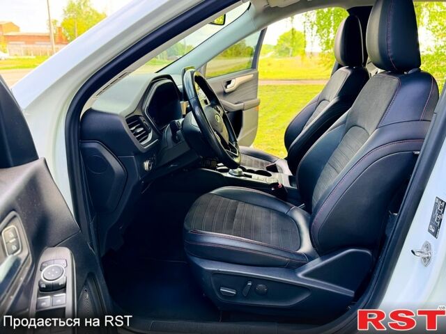 Белый Форд Куга, объемом двигателя 2 л и пробегом 37 тыс. км за 23500 $, фото 8 на Automoto.ua