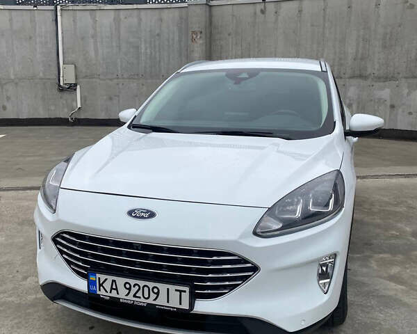 Белый Форд Куга, объемом двигателя 1.5 л и пробегом 54 тыс. км за 24600 $, фото 1 на Automoto.ua