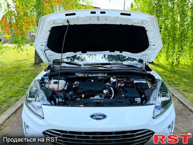 Белый Форд Куга, объемом двигателя 2 л и пробегом 37 тыс. км за 23500 $, фото 13 на Automoto.ua