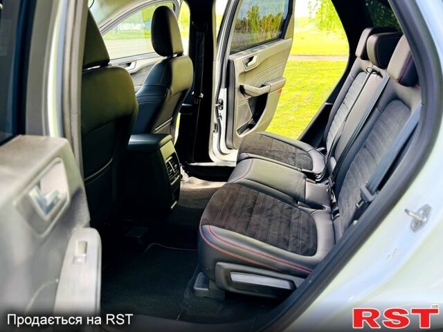 Белый Форд Куга, объемом двигателя 2 л и пробегом 37 тыс. км за 23500 $, фото 10 на Automoto.ua