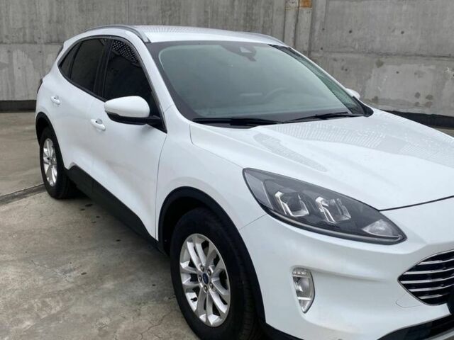 Білий Форд Куга, об'ємом двигуна 1.5 л та пробігом 54 тис. км за 24600 $, фото 1 на Automoto.ua