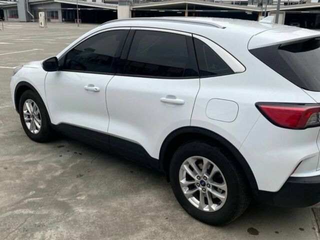 Білий Форд Куга, об'ємом двигуна 1.5 л та пробігом 54 тис. км за 24600 $, фото 4 на Automoto.ua